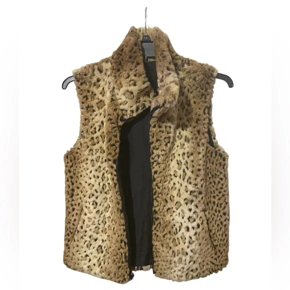 Gallery Animal Print Faux Fur Vest - Picture 2 of 4